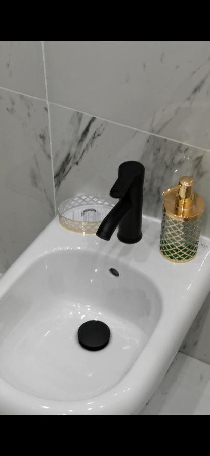 La Camera Napels Buitenkant foto